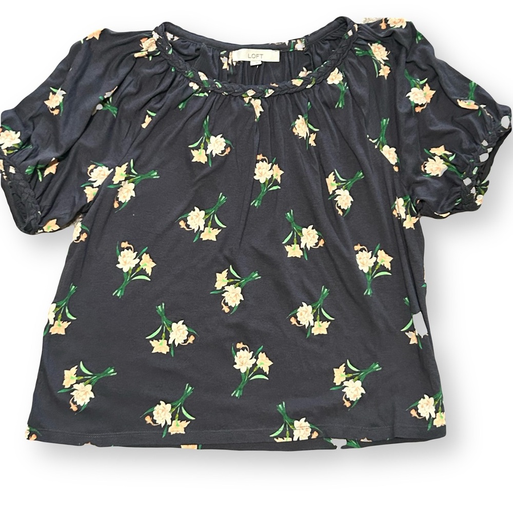 LOFT / NWT Short Sleeve Floral Print Blouse Medium in Navy Blue & Daffodils